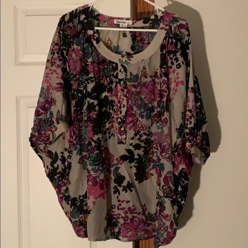 Kensie Pretty Flutter sleeve oversized floral top